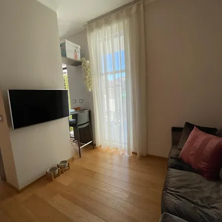 Lägenhet Milanese Lodge/luxury House In The Heart Of *